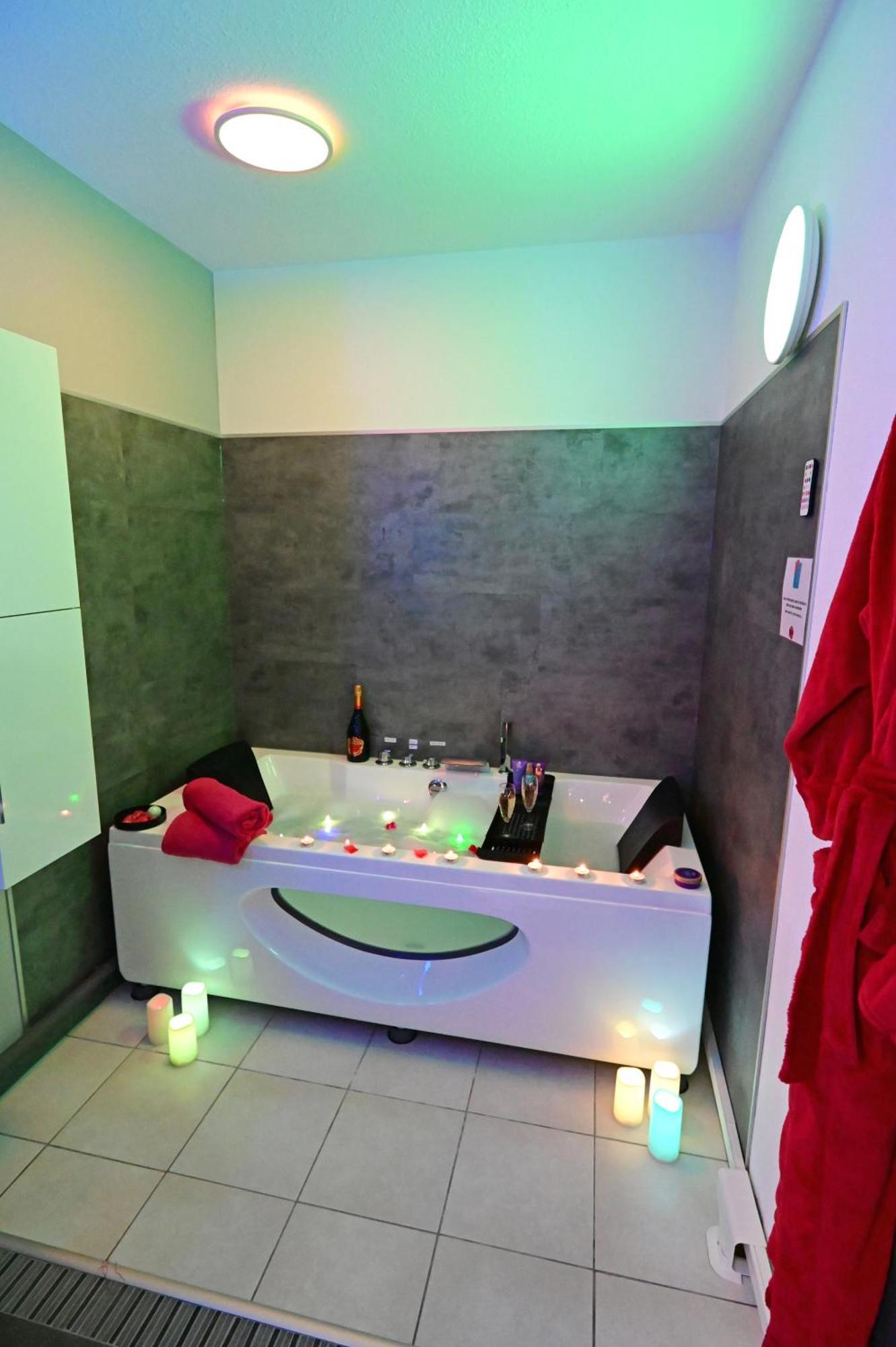 Love Room A Deux Pas De L'Ocean Avec Hammam, Sauna Et Bain A 2 :-) Biscarrosse Exterior foto