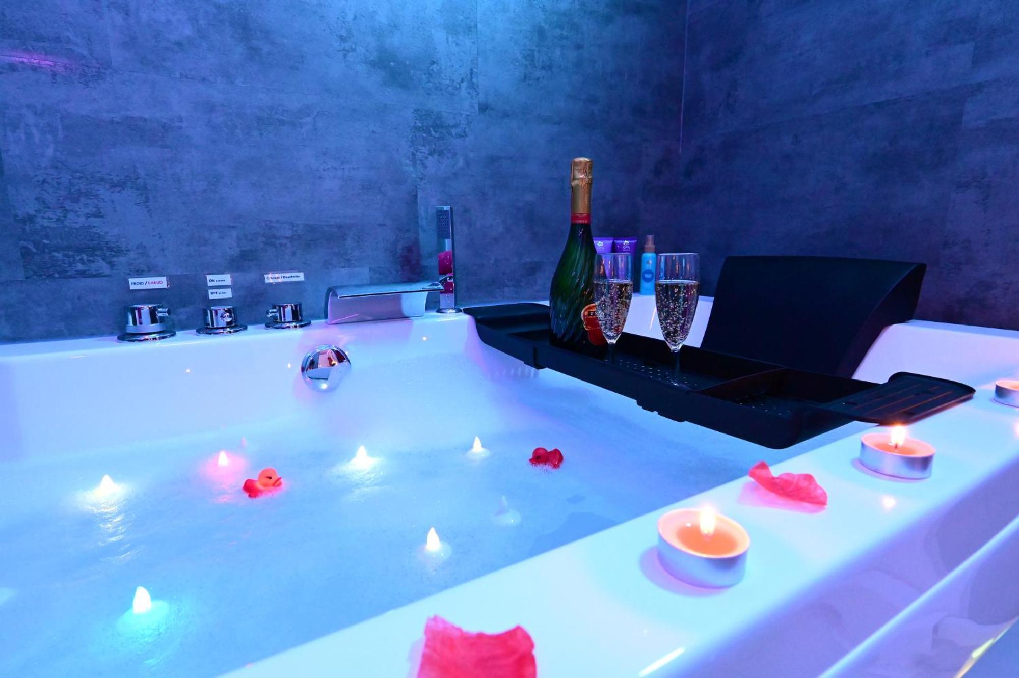 Love Room A Deux Pas De L'Ocean Avec Hammam, Sauna Et Bain A 2 :-) Biscarrosse Exterior foto
